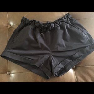 Lululemon spring break away shorts EUC